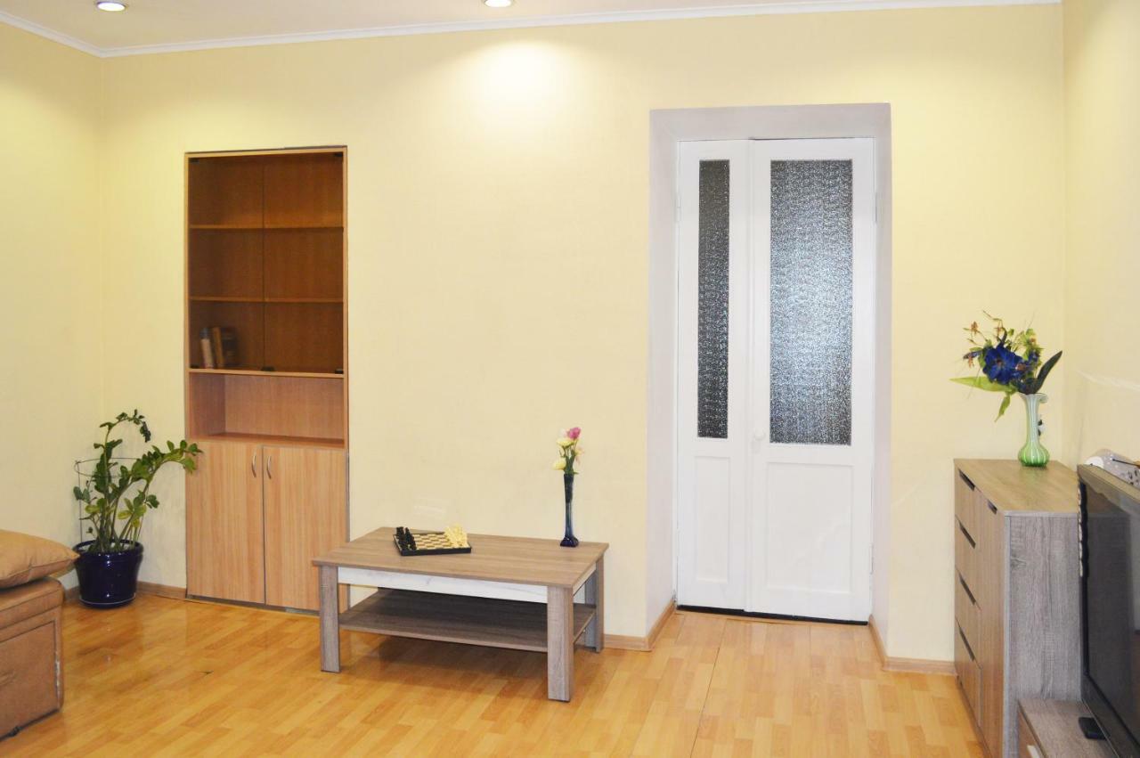 Owl Home Odessa Cozy Spacious Apartment In A Quiet Center Between Deribasovskaya And Privoz Luaran gambar